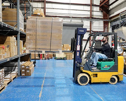 What wattage of UFO-style LED high bay lights should be used in a warehouse?
