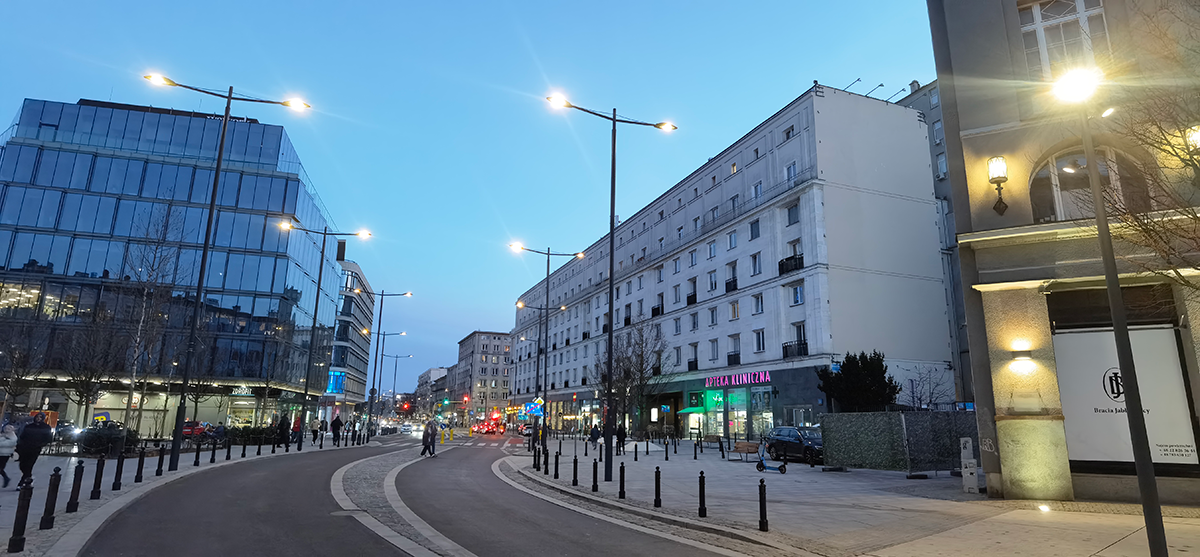 Batwing light distribution: achieving ultra-wide road coverage.